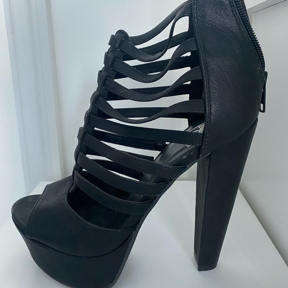 SEXY HIGH HEELS - Picture 5 of 5